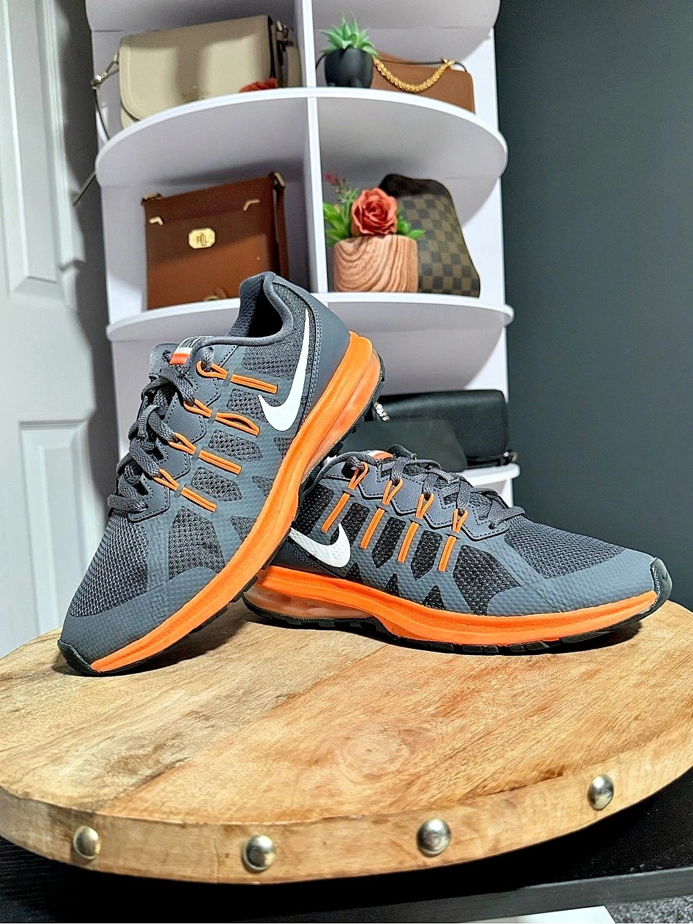 Nike Air Max Invigor Athletic Shoes Black & Orange US 7Y